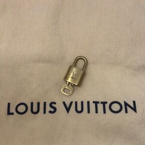 - Louis Vuitton # 3️⃣0️⃣4️⃣ Lock and Key